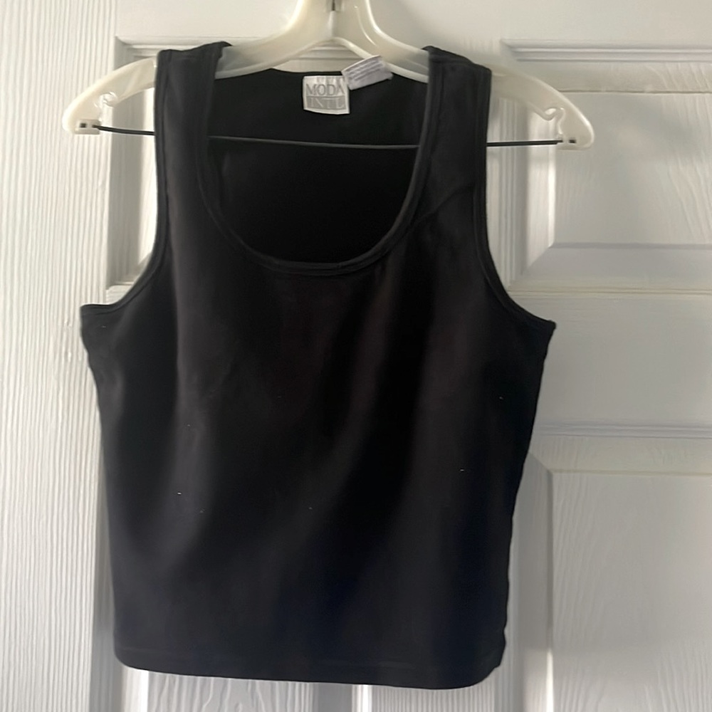 Victoria’s Secret black stretch pullover w/built in shelf bra. Size M. Brand new